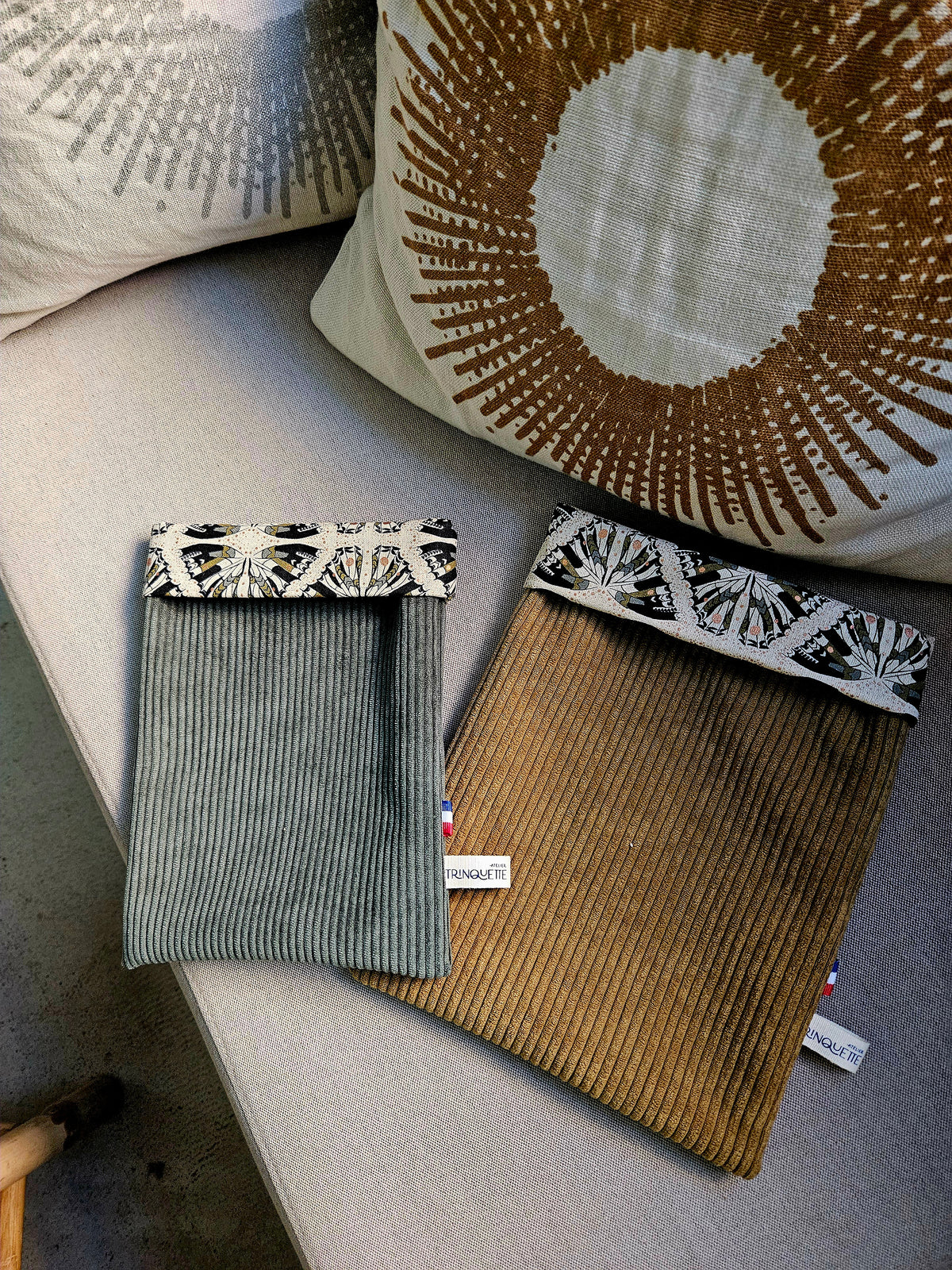 LARGE FORMAT book pouch